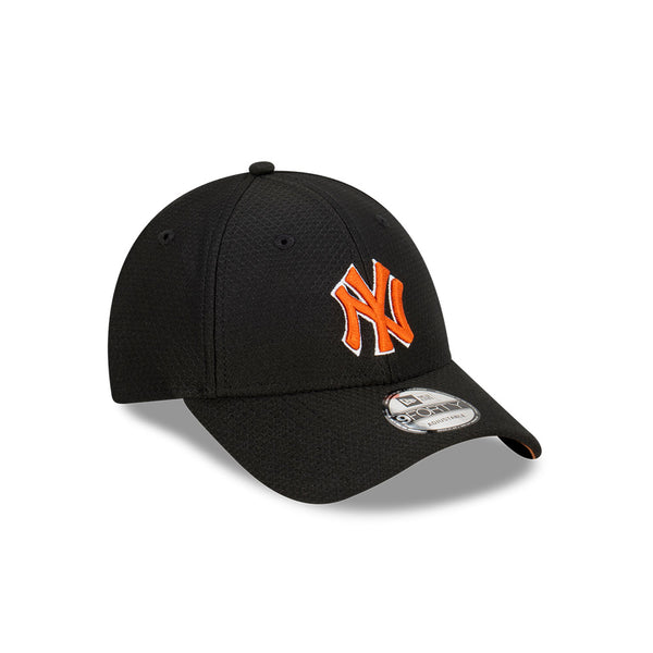 New Era 940 Adjustable - Textured Fabric Contrast Under Brim NY