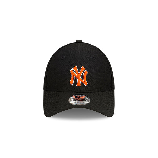 New Era 940 Adjustable - Textured Fabric Contrast Under Brim NY